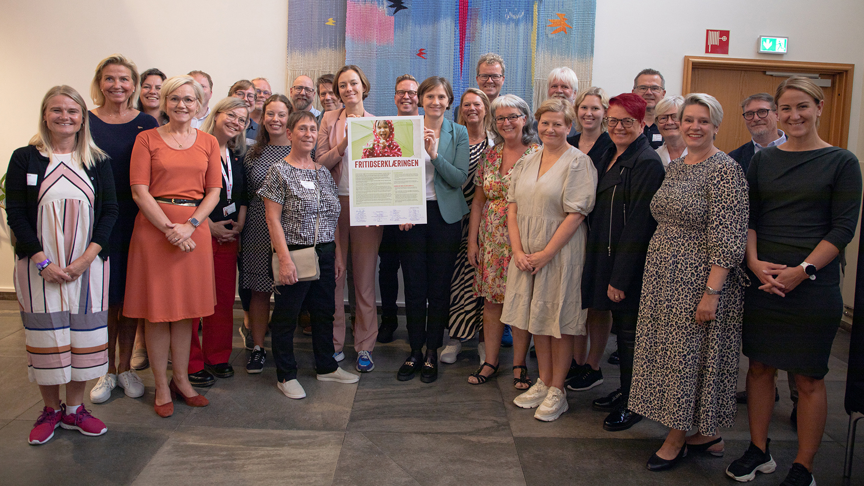 Deltakere ved signeringen av fritidserklæringen 11 august 2022. Foto